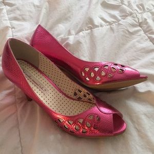 B.A.I.T. Metallic Fuchsia Kitten Peep Toe Heels